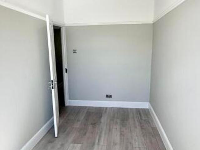 Flat for rent in South Lane, West Yorkshire