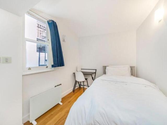 Flat for rent in Earl's Court, Greater London