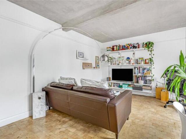 Flat for rent in Cat Hill