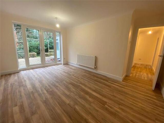 Flat for rent in Chilworth Old Village, Test Valley
