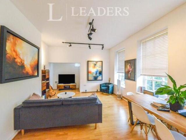Flat for rent in Five Acres, Hertfordshire