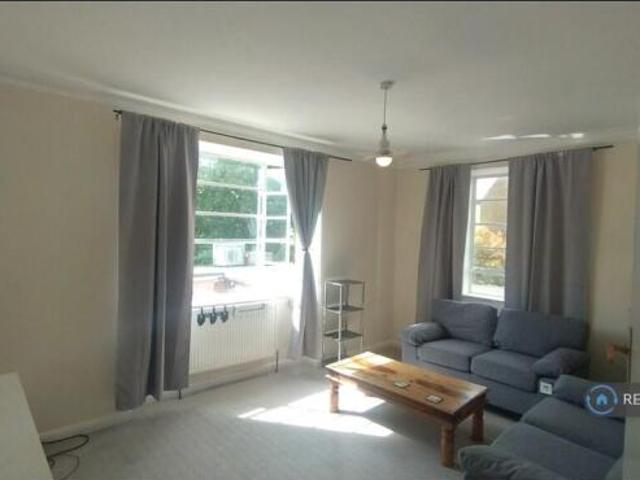 Flat for rent in Cat Hill