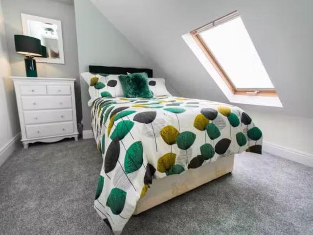 House for rent in Plasnewydd, Falcon Lodge
