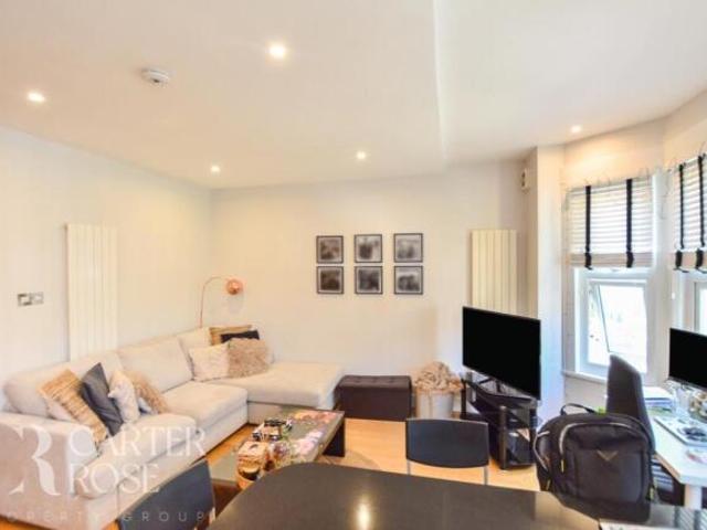 Flat for rent in Cat Hill