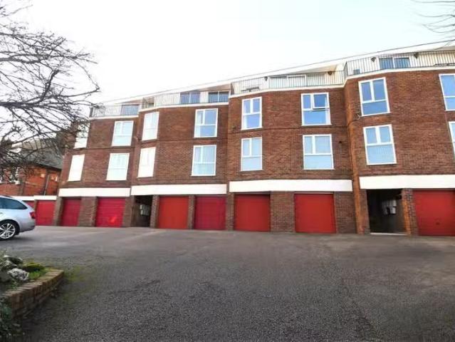House for rent in London Borough of Hounslow, Greater London