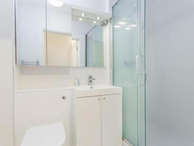 Flat for rent in Cat Hill