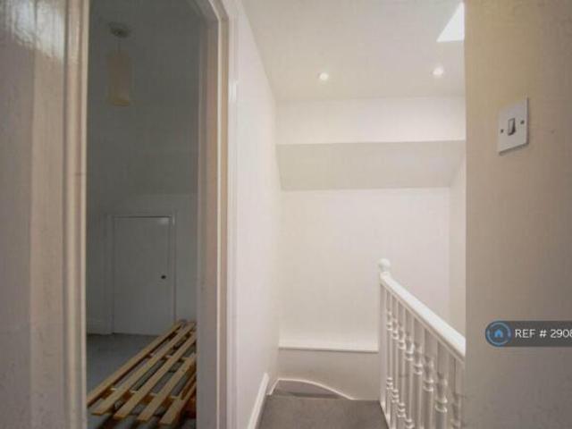 Flat for rent in Cat Hill