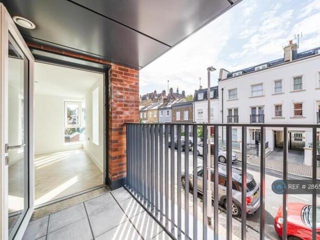 Flat for rent in Cat Hill, England