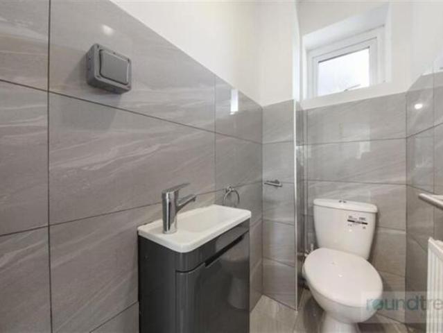 Flat for rent in South Lane, West Yorkshire