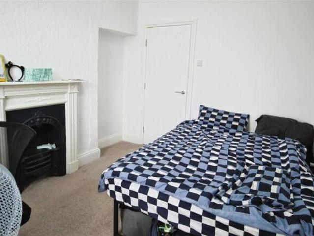Flat for rent in Follaton, Strode