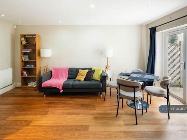 Flat for rent in Cat Hill