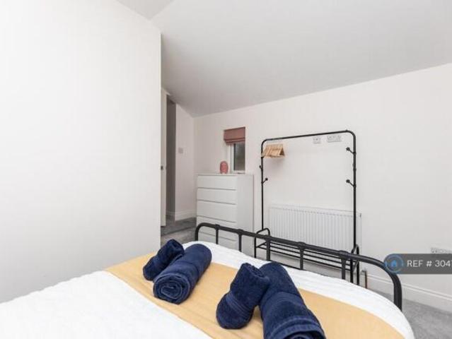 Flat for rent in Oakwood, Leeds