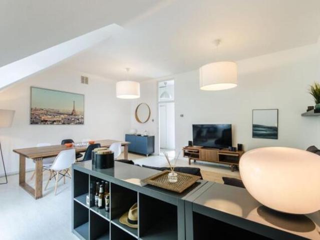 Flat for rent in Cat Hill, England