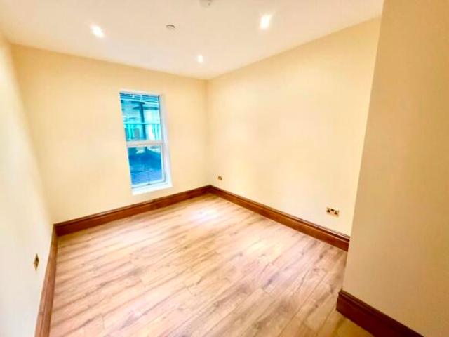 Flat for rent in Calderstones
