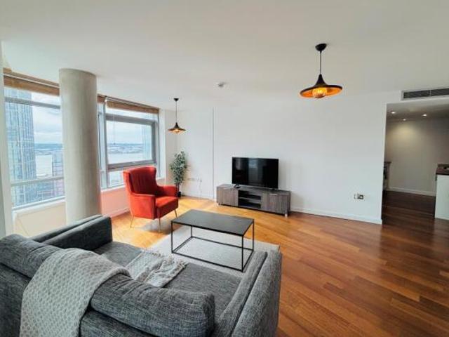 Flat for rent in Calderstones