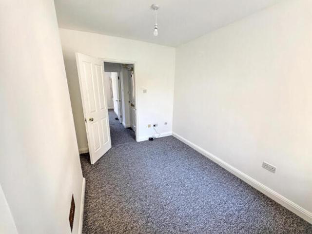 Flat for rent in South Lane, West Yorkshire