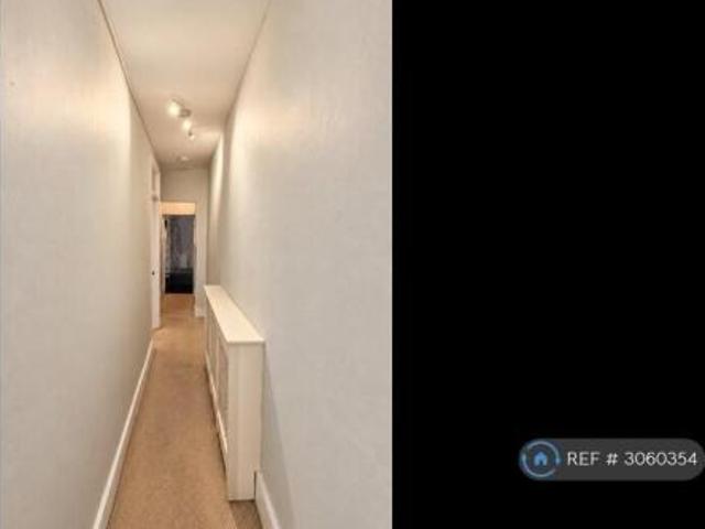 Flat for rent in Cat Hill, England