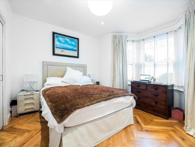 Flat for rent in Cat Hill