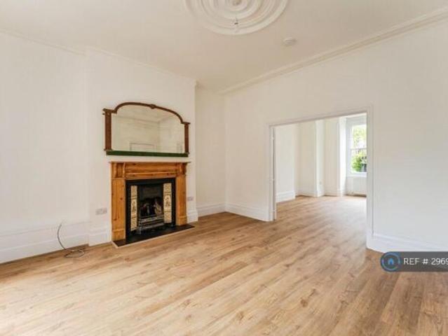 Flat for rent in Cat Hill