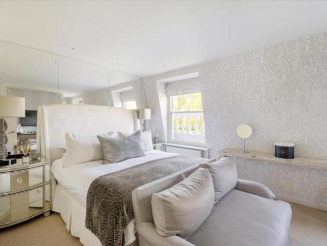 Flat for rent in Cat Hill, England