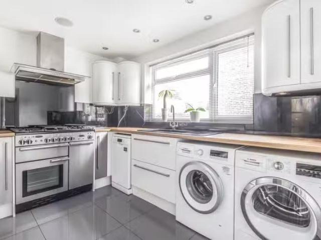 House for rent in Kingswood