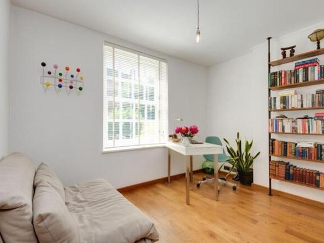 Flat for rent in Cat Hill