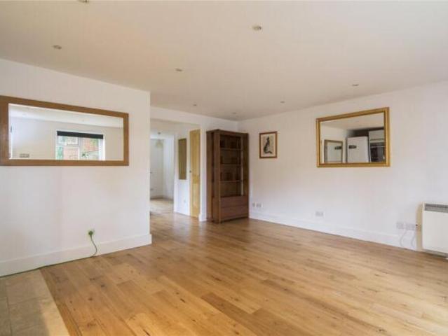 Flat for rent in Wanstead, Greater London