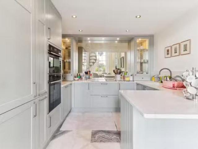 House for rent in Row Town, Surrey