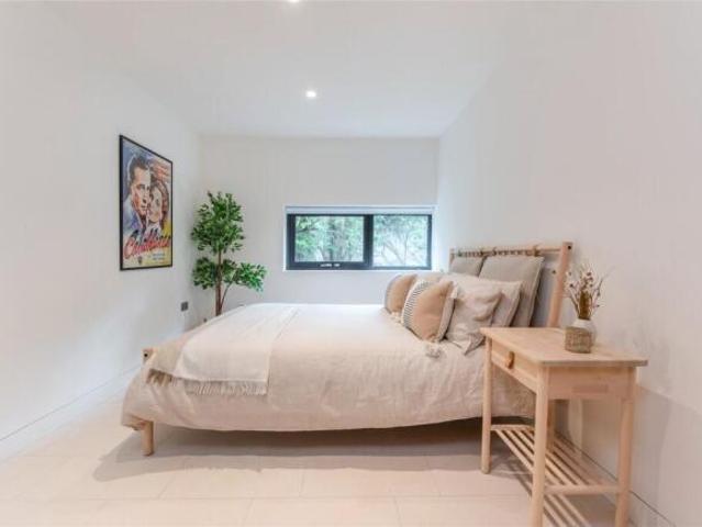 Flat for rent in Cat Hill