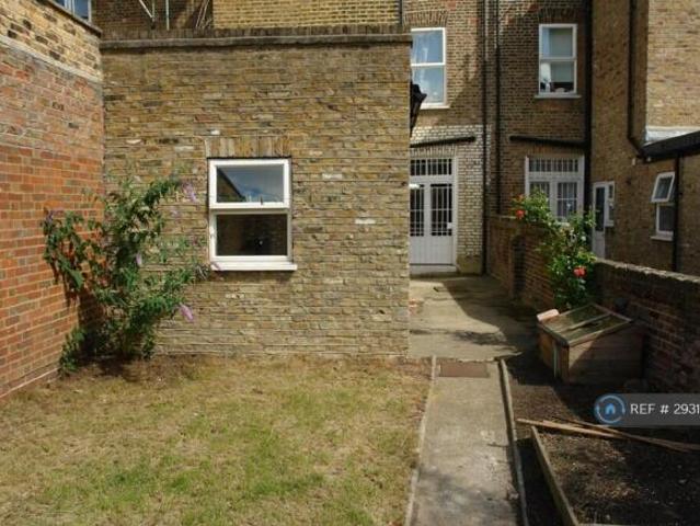 Flat for rent in Cat Hill