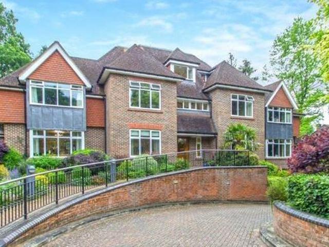 House for rent in Oxted, Hillview