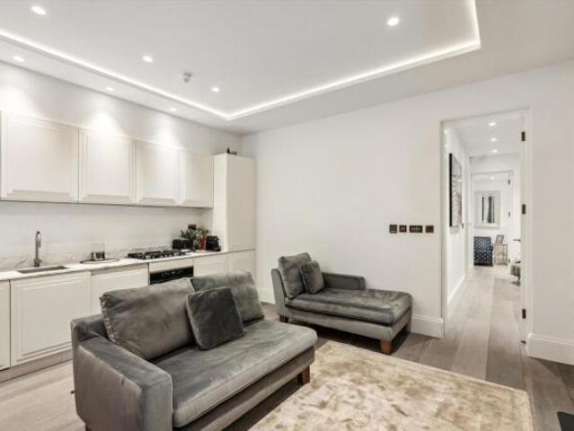 Flat for rent in Cat Hill, England