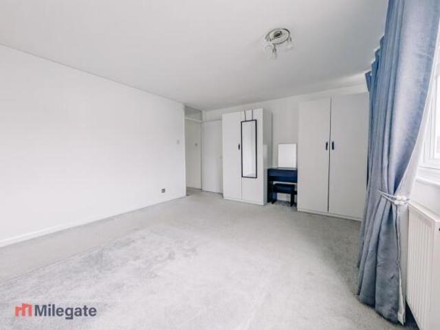Flat for rent in Cat Hill