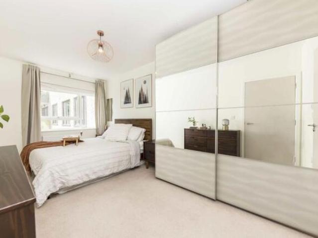 Flat for rent in Acton, Greater London