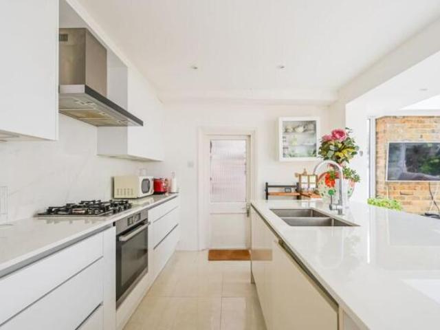 Flat for rent in Palmers Green, Greater London
