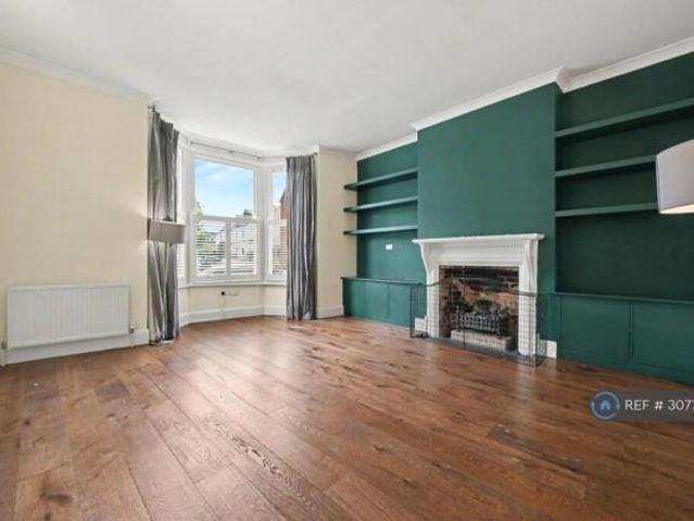 Flat for rent in Cat Hill, England