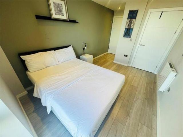 Flat for rent in Calderstones