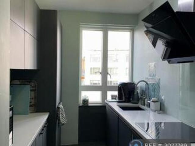 Flat for rent in Cat Hill, England