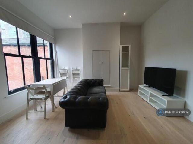 Flat for rent in Park Lane, Bury