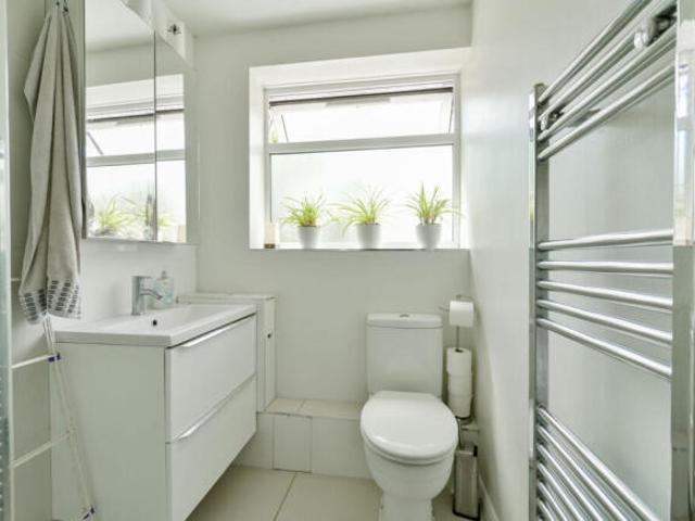 Flat for rent in Chiswick, Greater London