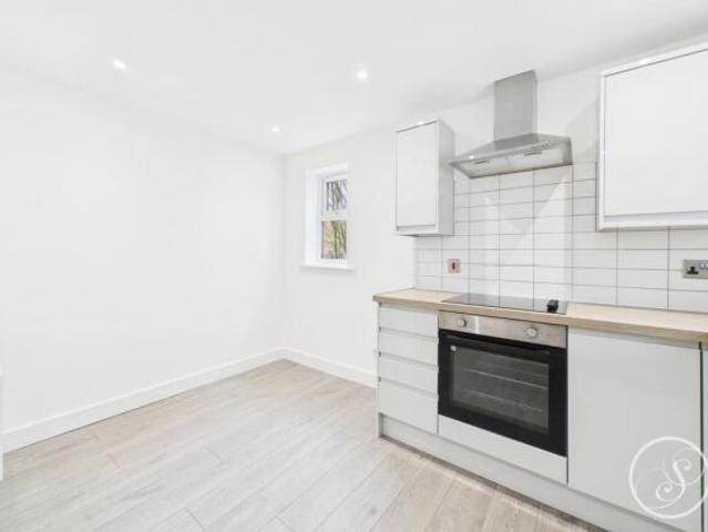 Flat for rent in Oakwood, Leeds
