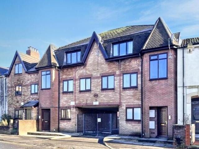 Flat for rent in Canton, Wales