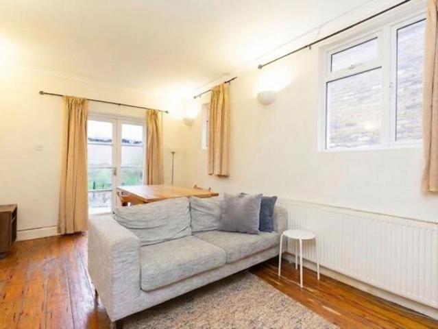 Flat for rent in Cat Hill