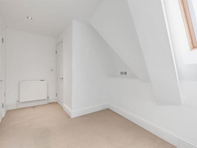 Flat for rent in London Borough of Richmond upon Thames, Greater London