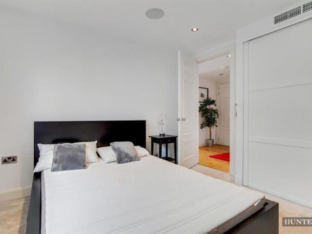 Flat for rent in Cat Hill