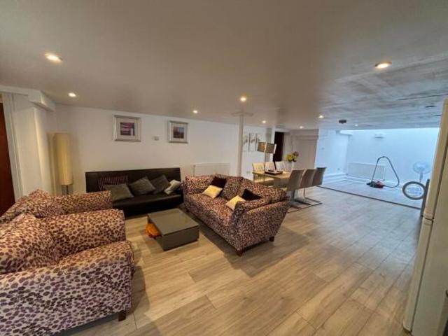 Flat for rent in Roselands, Eastbourne