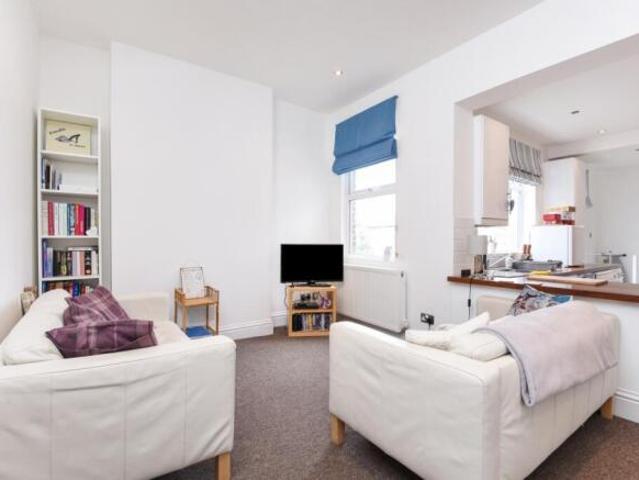 Flat for rent in Tooting Graveney, Greater London