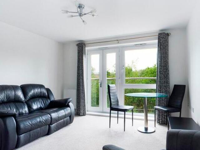 Flat for rent in Nangreaves, Wales