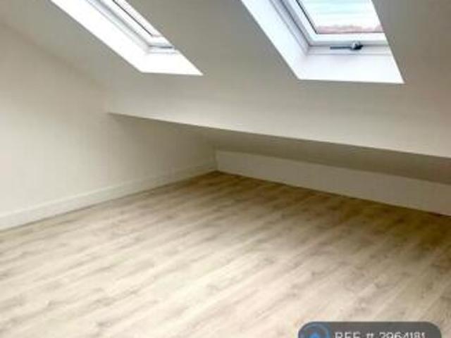 Flat for rent in Calderstones