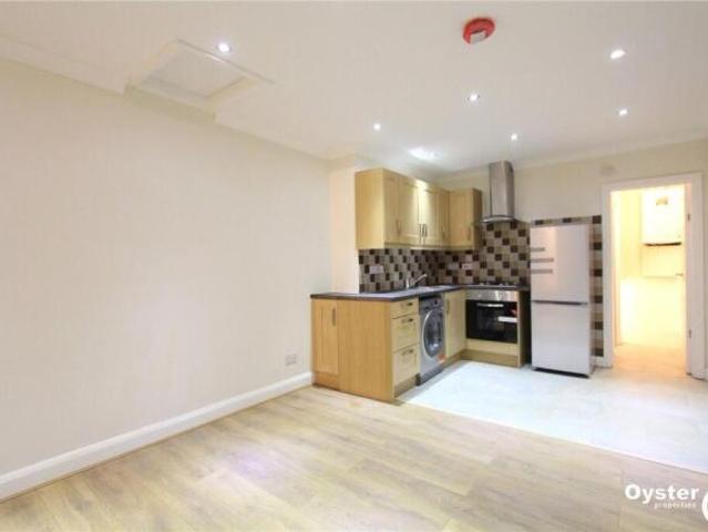Flat for rent in Pinner, Greater London